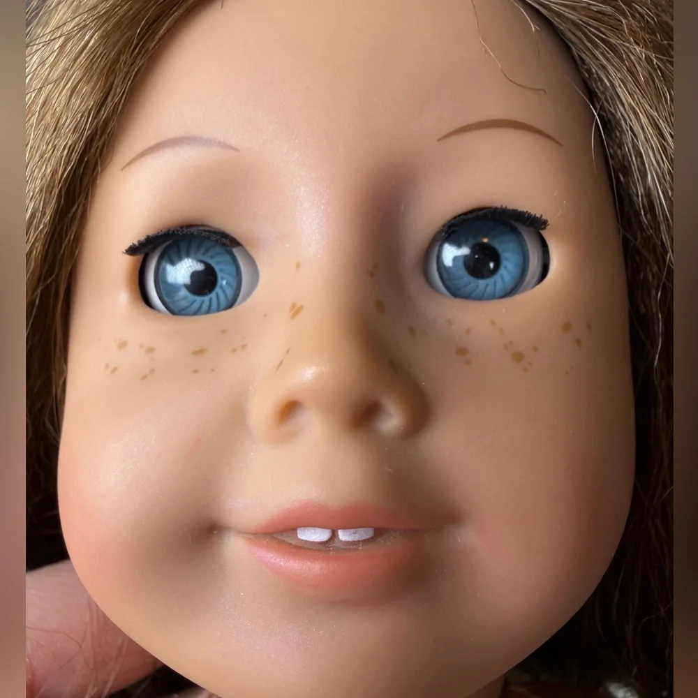 Pleasant Company AG Doll Light Brown‎ Hair Blue Eyes Freckles w/ Clothes Extras